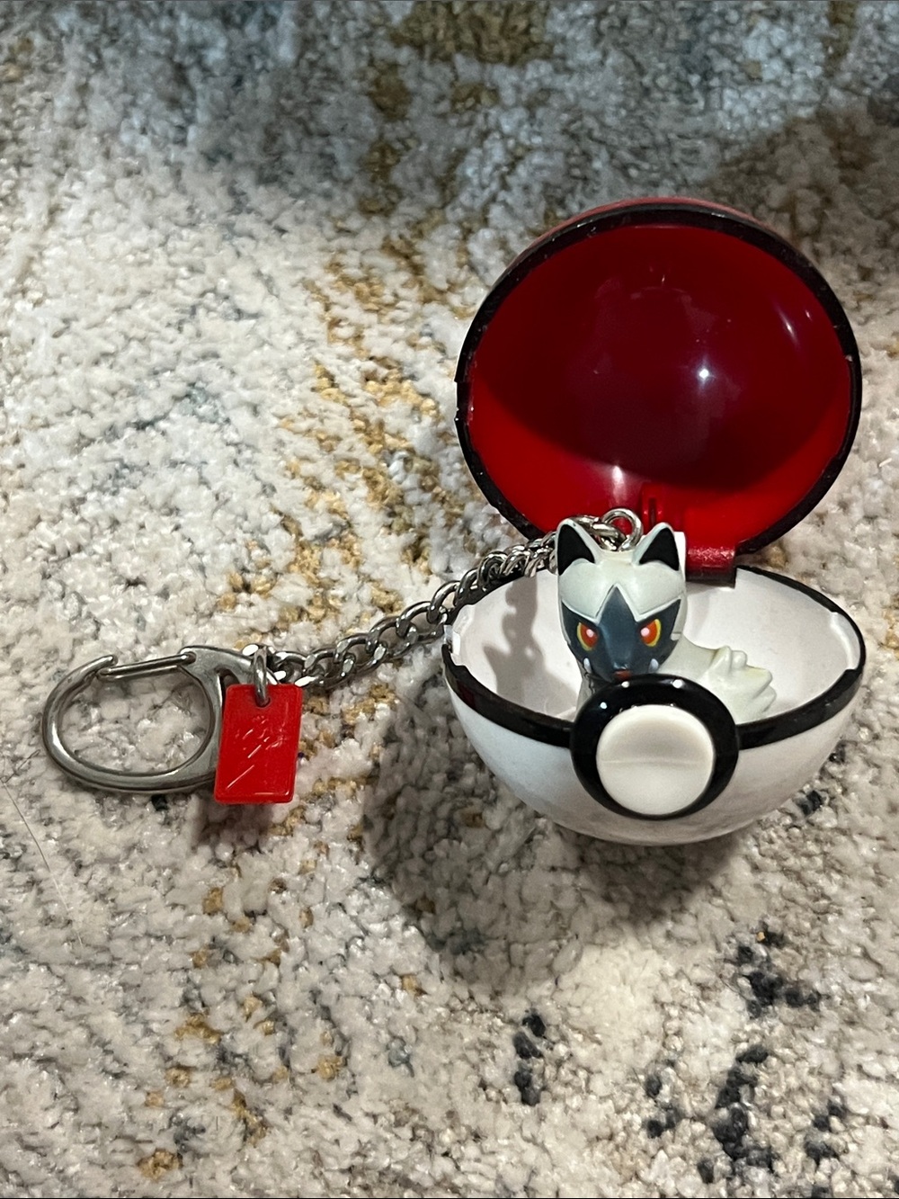 Vintage 1999 Pokemon Poocheyena Pokeball Nintendo Basic Fun Keychain Toy z32